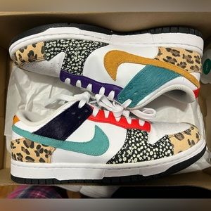 Women NIKE DUNK LOW SE
